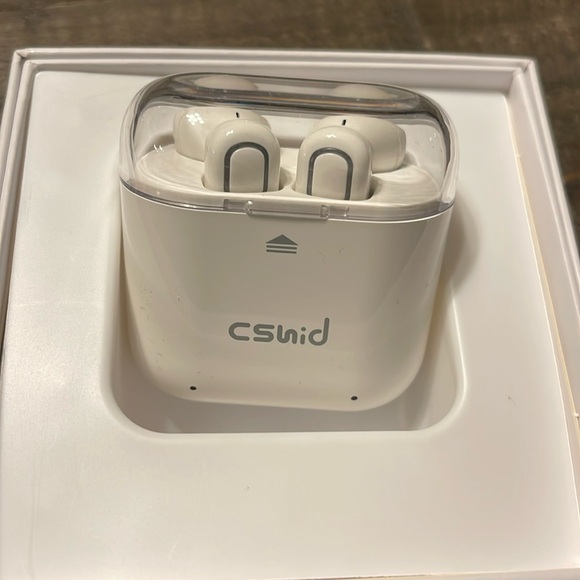 Bluetooth 5.0 Wireless Earbuds and Charging Case - Picture 1 of 2